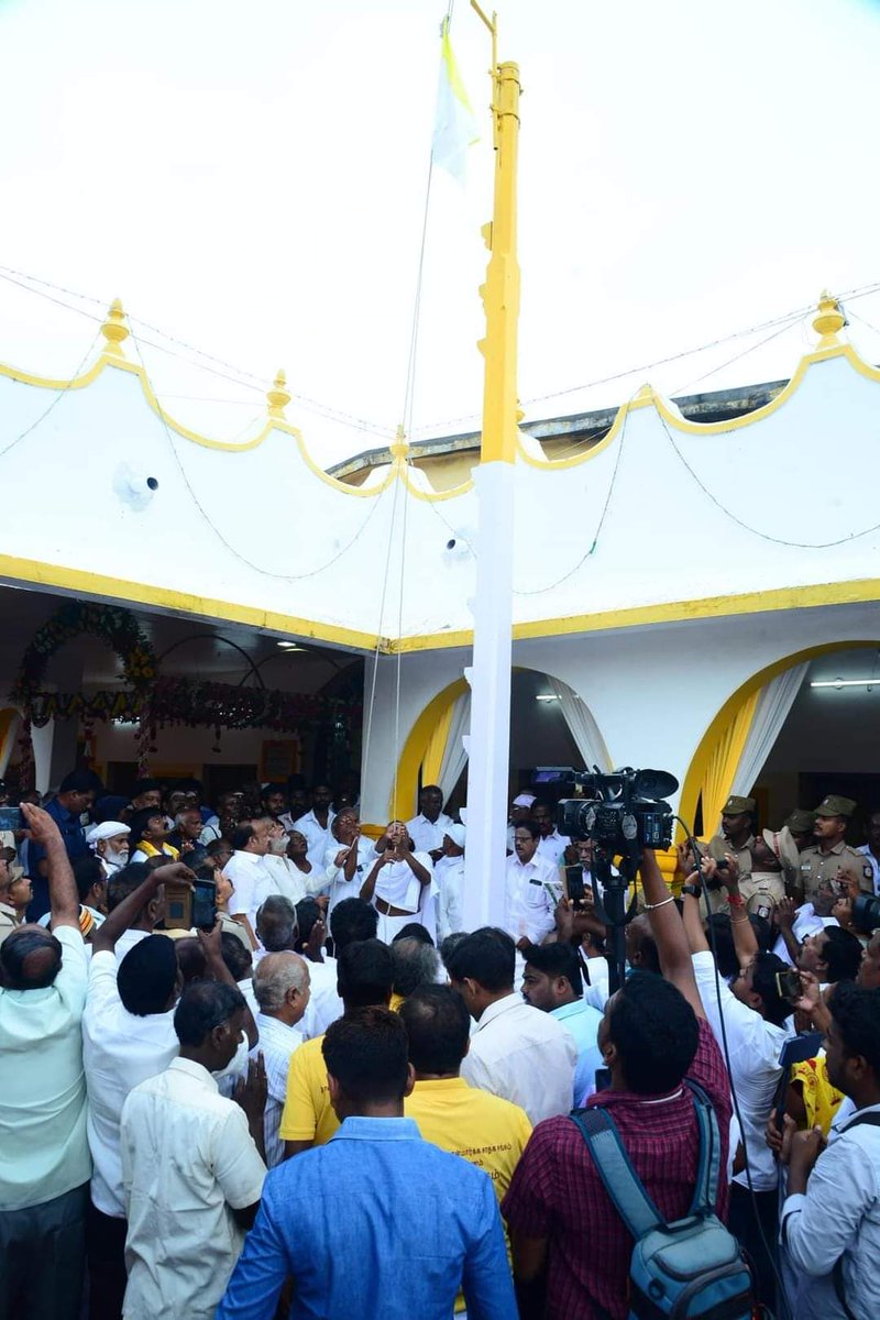 MRKPanneer's tweet photo. மாண்புமிகு தமிழ்நாடு முதலமைச்சர் அண்ணன் திரு. @mkstalin  அவர்கள் அறிவித்தப்படி, திருஅருட்பிரகாச வள்ளலார் 202-ஆம் ஆண்டு வருவிக்க உற்றநாள் (“#தனிப்பெருங்கருணை_நாள்”) முன்னிட்டு கடலூர் மாவட்டம், வடலூரில் திருஅருட்பிரகாச வள்ளலார் தெய்வ நிலையத்தில் நடைபெற்ற நிகழ்ச்சியில் மாண்புமிகு அமைச்சர் திரு. @PKSekarbabu  அவர்களுடன் பங்கேற்று கொடியேற்றி, பொதுமக்களுக்கு அன்னதானம் வழங்கினோம்.

@Udhaystalin   @arivalayam 
@DMKCuddalore