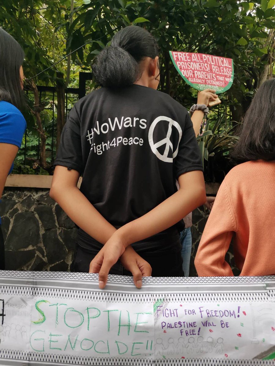 Bilang pagsasara, nagsagawa ng symbolic action sa labas ang mga bata at child-rights advocates.Nagsagawa ng Handala Human Chain ang mga bata hawak ang kanilang panawagan mula sa workshop

FREE, FREE PALESTINE!

#FreePalestine
#ProtectOurChildren 
#StopTheKillings
#SulongSalinlahi