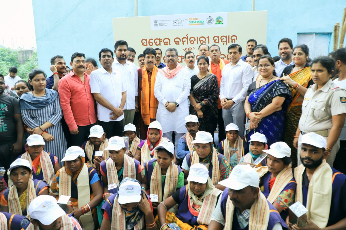 ସ୍ୱଚ୍ଛ ଭାରତ ମିଶନର ୧୦ ବର୍ଷ ପୂର୍ତ୍ତି ହୋଇଥିବା ବେଳେ ଏଥିରେ ଆବାଳବୃଦ୍ଧବନିତା ଏବଂ ଆମ ଦଳର କାର୍ଯ୍ୟକର୍ତ୍ତାମାନେ ସାମିଲ ହୋଇ ସ୍ୱଚ୍ଛତା ଶ୍ରମଦାନ କରିଛନ୍ତି, ଯାହା ପୂଜ୍ୟ ବାପୁଙ୍କୁ ଉଚିତ୍ ଶ୍ରଦ୍ଧାଞ୍ଜଳି । ଆସନ୍ତୁ, ସ୍ୱଚ୍ଛତାକୁ ନିଜ ଜୀବନର ଏକ ଅବିଚ୍ଛେଦ୍ୟ ଅଙ୍ଗ କରିବା ପାଇଁ ଆମେ ସମସ୍ତେ ସଂକଳ୍ପ ନେବା । ଆମମାନଙ୍କ ମିଳିତ