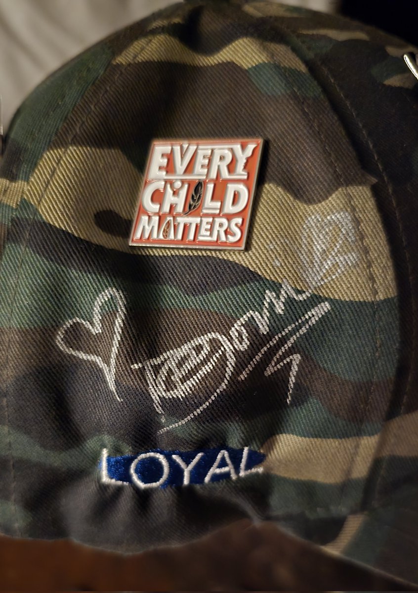 pingubest's tweet photo. Agreed 🧡
This is my EARP hat. Dom signed it earlier this year. 🧡 Show support🧡
🧡🧡
#WynonnaEarp #EveryChildMatters
#DomPC https://t.co/zKcY3MWXlM