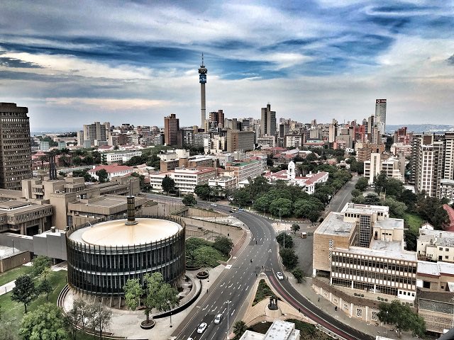 jolqueta's tweet photo. las 2AM y no puedo dormir pensando que se haría Sudafrica sin los fondos federales…

me tienen desvelado… https://t.co/IEtRnE161c