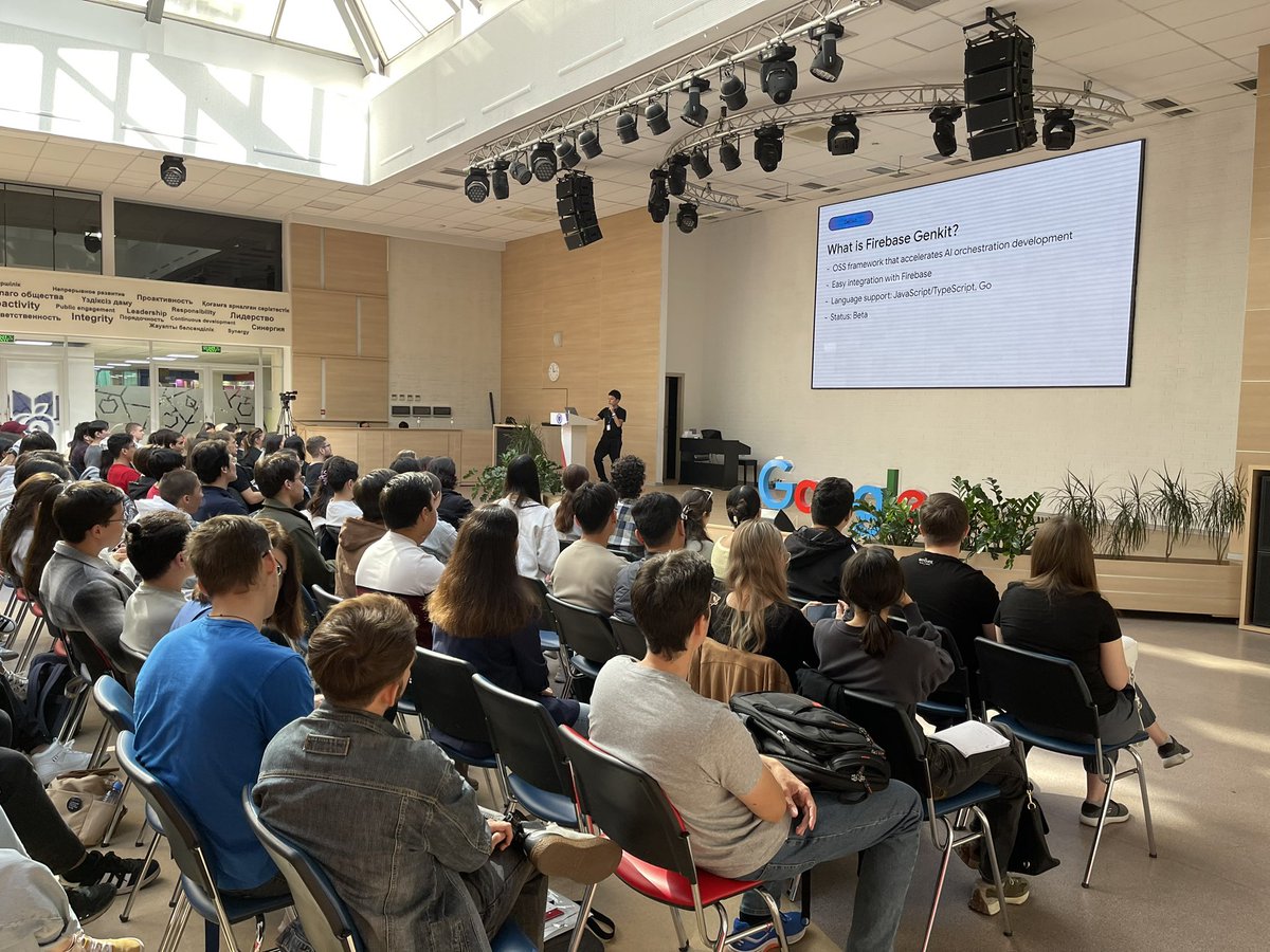 Aseke_Ai's tweet image. @tanabee_en rocks at #DevFest Almaty!