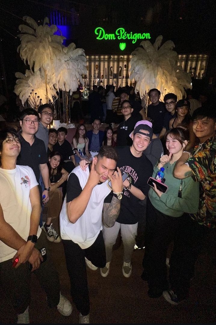 Chill muna bago balik sa work <a href="/imdanielpadilla/">Daniel Padilla</a> 🌻👽🩶🩵