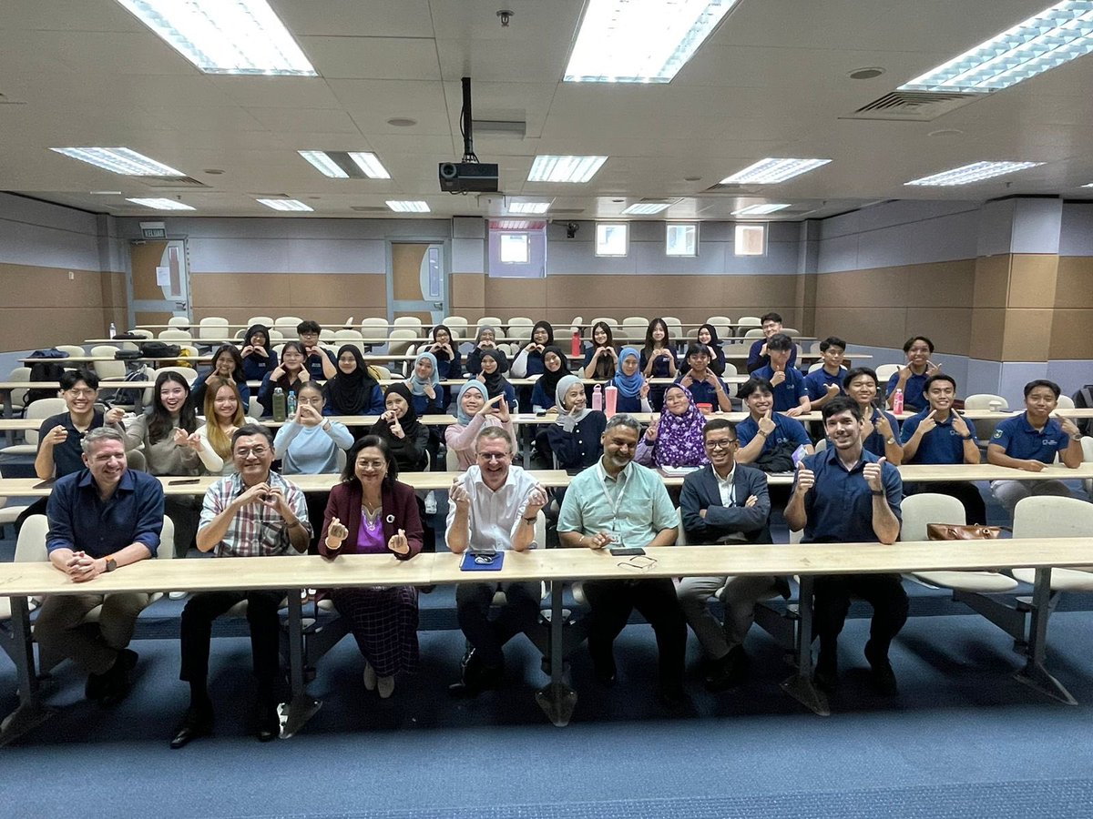Craig Mather (@cimather) on Twitter photo Spent an excellent 3 days with one of our Partner Dental Schools at Universiti Brunei Darussalam. Met the amazing students and Teaching Faculty at IHS and NDC developing our collaborate efforts and strengthening our partnership <a href="/UofGDental/">UofGDentalSchool</a> <a href="/UofGMVLS/">UofG MVLS</a> <a href="/UofGlasgow/">University of Glasgow</a> <a href="/AileenB59356865/">Aileen Bell</a> Spent an excellent 3 days with one of our Partner Dental Schools at Universiti Brunei Darussalam. Met the amazing students and Teaching Faculty at IHS and NDC developing our collaborate efforts and strengthening our partnership <a href="/UofGDental/">UofGDentalSchool</a> <a href="/UofGMVLS/">UofG MVLS</a> <a href="/UofGlasgow/">University of Glasgow</a> <a href="/AileenB59356865/">Aileen Bell</a>