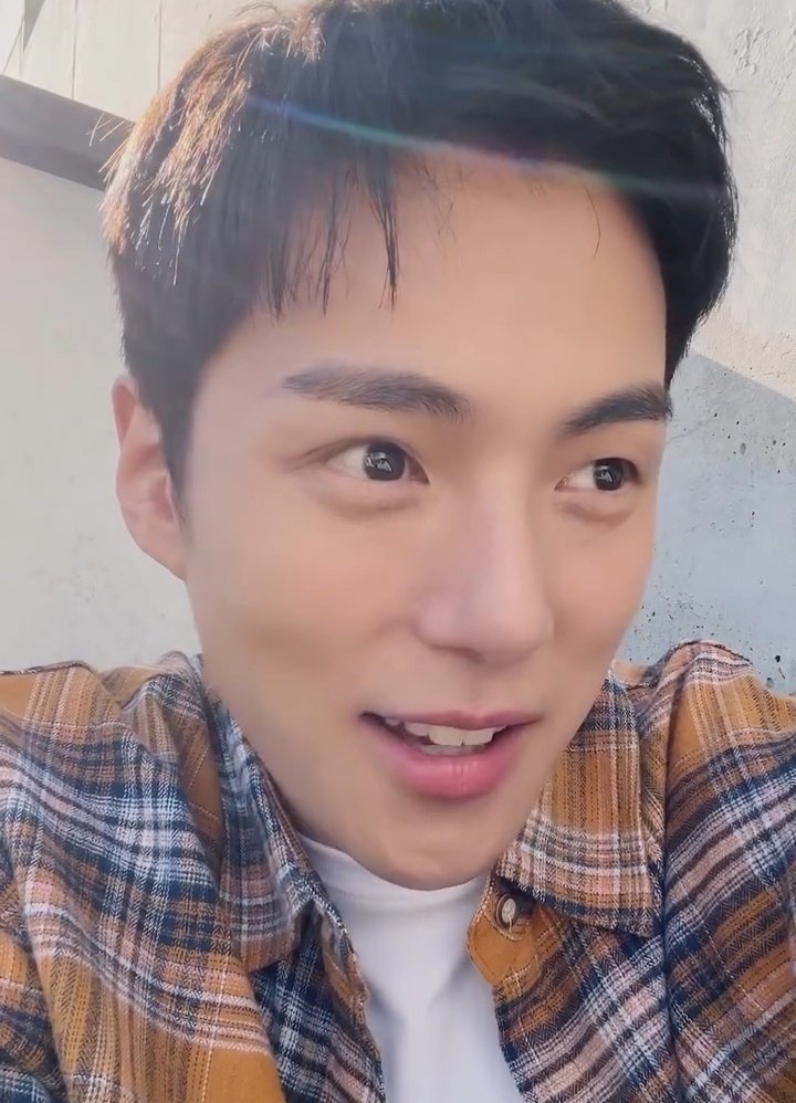 남자 애교 꽉껴 
못오는 몬베베 분들도 많......
                                                                       나...?