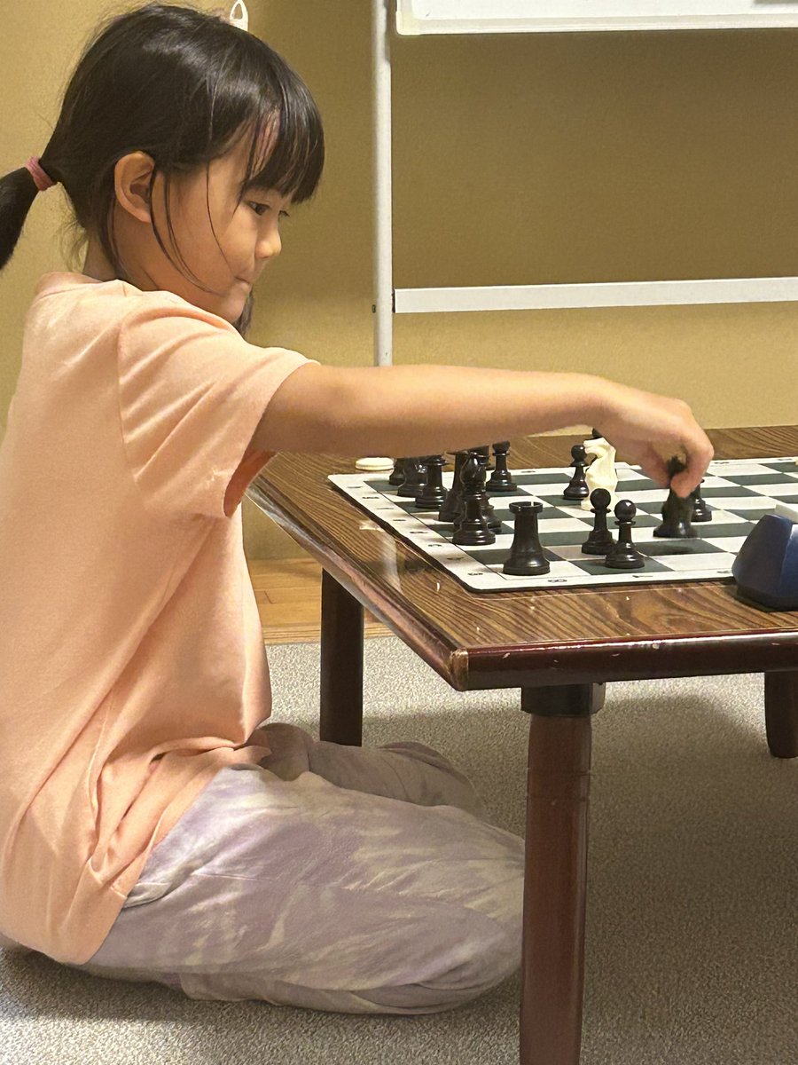 IdealLifeSeeker's tweet image. #NewChallenge #Chess
#娘の新たなチャレンジ
#大人とチェス対決♟️