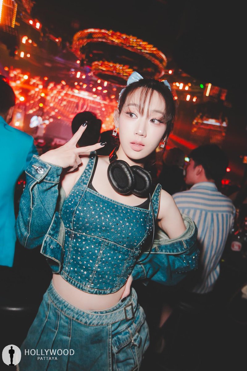 sjypics's tweet photo. Thread of pictures of Yoonie/DJ Swan at Hollywood Pattaya 🩵
#ShinJiyoon #Yoonie #DJSwan https://t.co/P69l44Ats6
