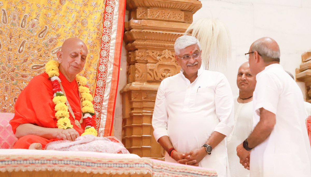 gssjodhpur's tweet photo. अनंत श्री सुखराम जी रामसनेही संप्रदाय श्री राम धाम राम चौकी बिराई, जोधपुर के महंत सतगुरु स्वामी श्री सुंदर दास जी महाराज जी से आज सपरिवार आशीर्वाद प्राप्त किया।

महाराज जी का सत्संग सेवा और अध्यात्म की अनुभूति से मन-मस्तिष्क को जागृत कर देता है। कृपा बनी रहे। 

श्री सतगुरु देवाय नमः!