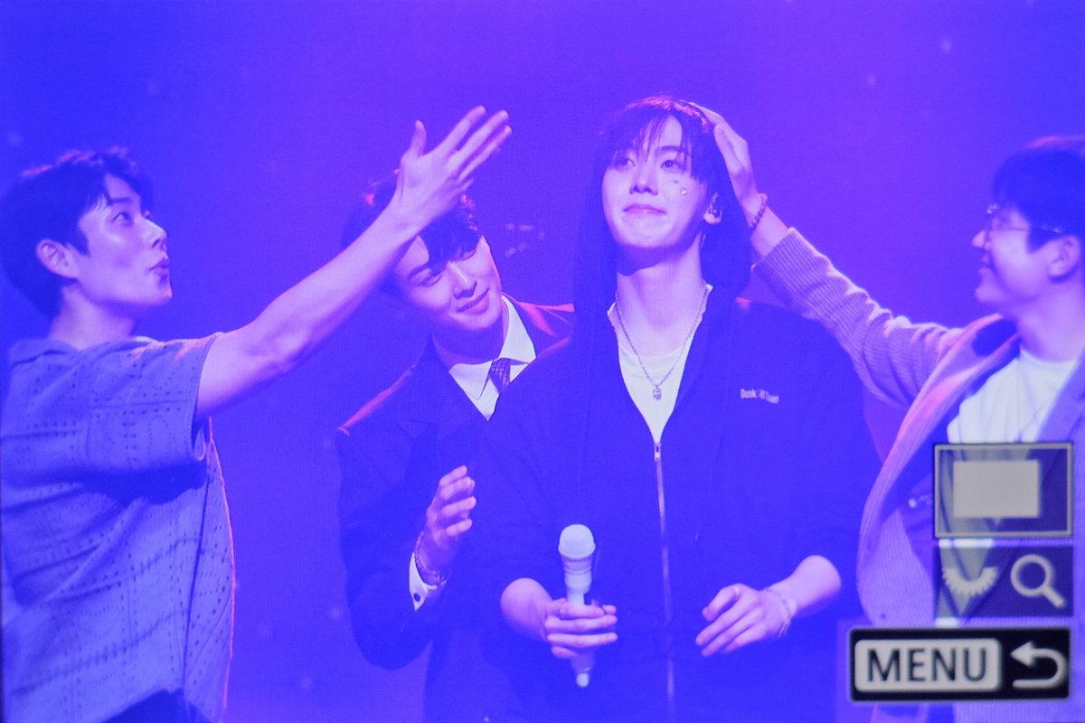 241005 팬콘

형들 왔따ㅏㅏ!!!

#윤산하 #ユンサナ #YOONSANHA #DuskTillDawn #ASTRO #AROHA
<a href="/offclASTRO/">ASTRO 아스트로</a>