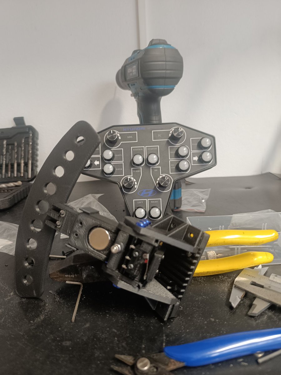 hector rivero tweet media