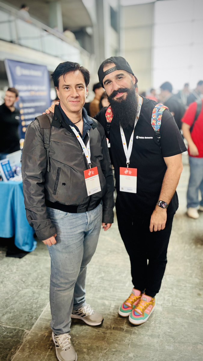 ulysess10's tweet image. Great person and speaker @MoureDev bringing to us @getreflex at #PyConES 2024 #python