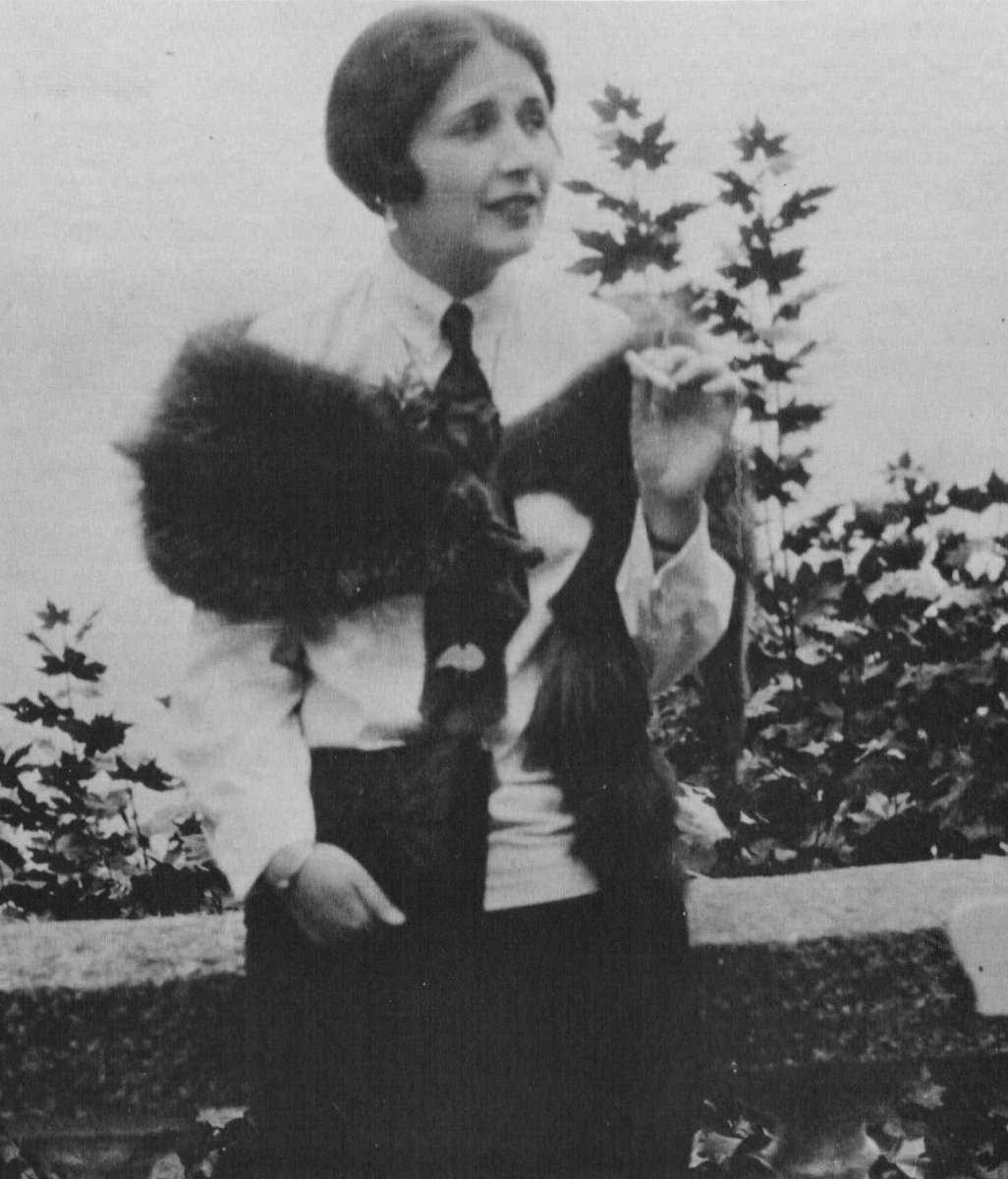 El 5 de octubre de 1889 nace en París la escritora y pensadora  Ana Teresa Parra Sanojo más conocida por su nombre de pluma Teresa de la Parra,