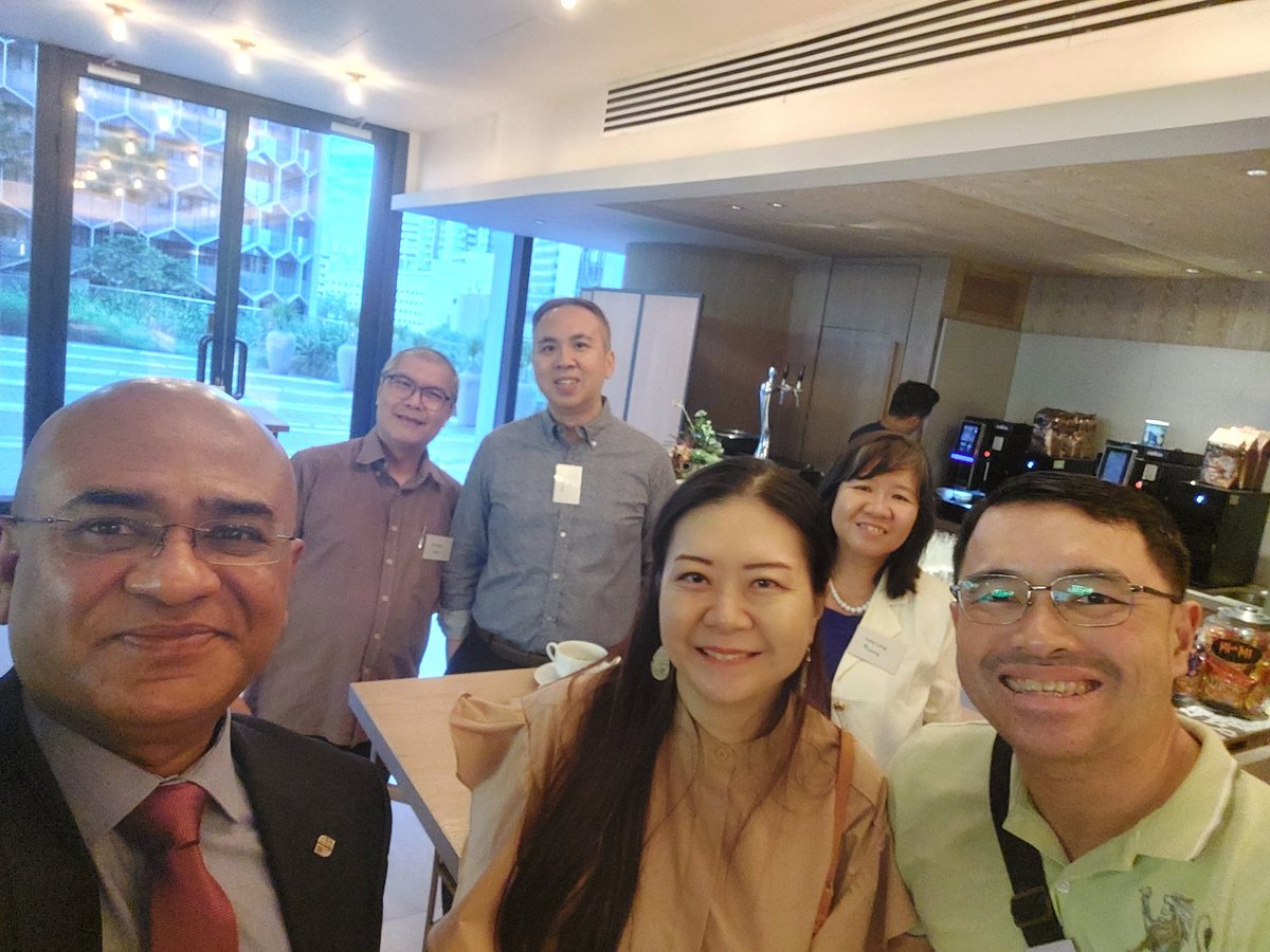 Great to be here in Singapore to host a networking evening for our <a href="/UniofBradford/">University of Bradford</a> <a href="/BradManagement/">University of Bradford School of Management</a> alumni.  The evening has just started with our VC <a href="/ShirleyCongdon/">Shirley Congdon</a> delivering a welcome to a diverse audience of CEOs, CFOs, CTOs and Public Sector professionals.