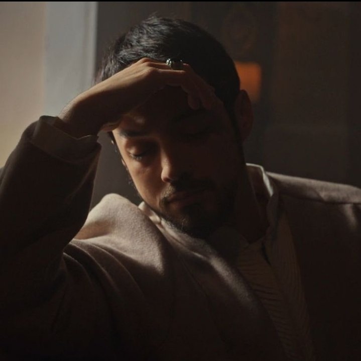 خايفة أتفرج علي الحلقة يوم الأتنين🥲
#KızılGoncalar