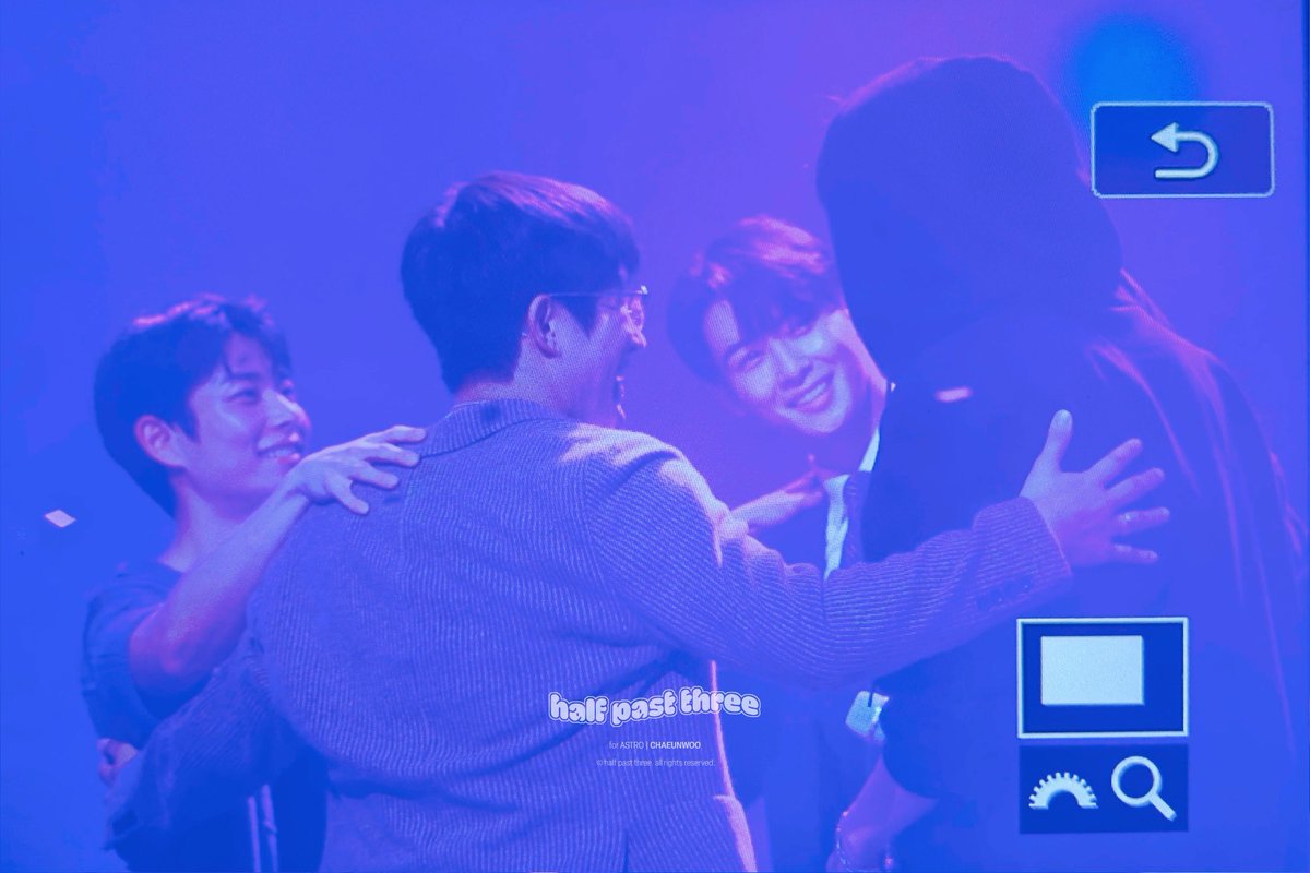 _halfpastthree_'s tweet photo. 241005 아스트로💜

#아스트로 #ASTRO
#엠제이 #진진 #차은우 #문빈 #윤산하 https://t.co/qcshoNB1lN