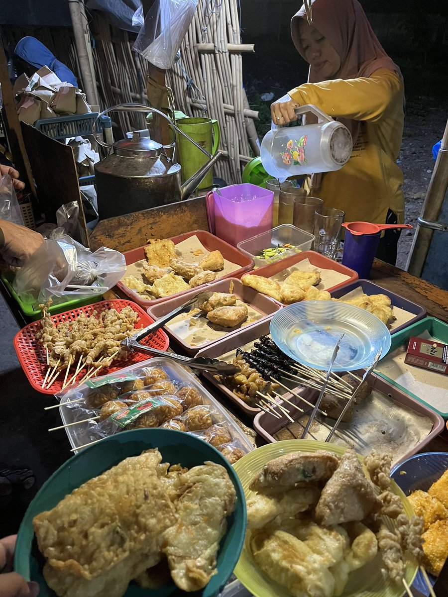 Culture shock selama di solo:
Makanan semuanya enak dan murah bangett