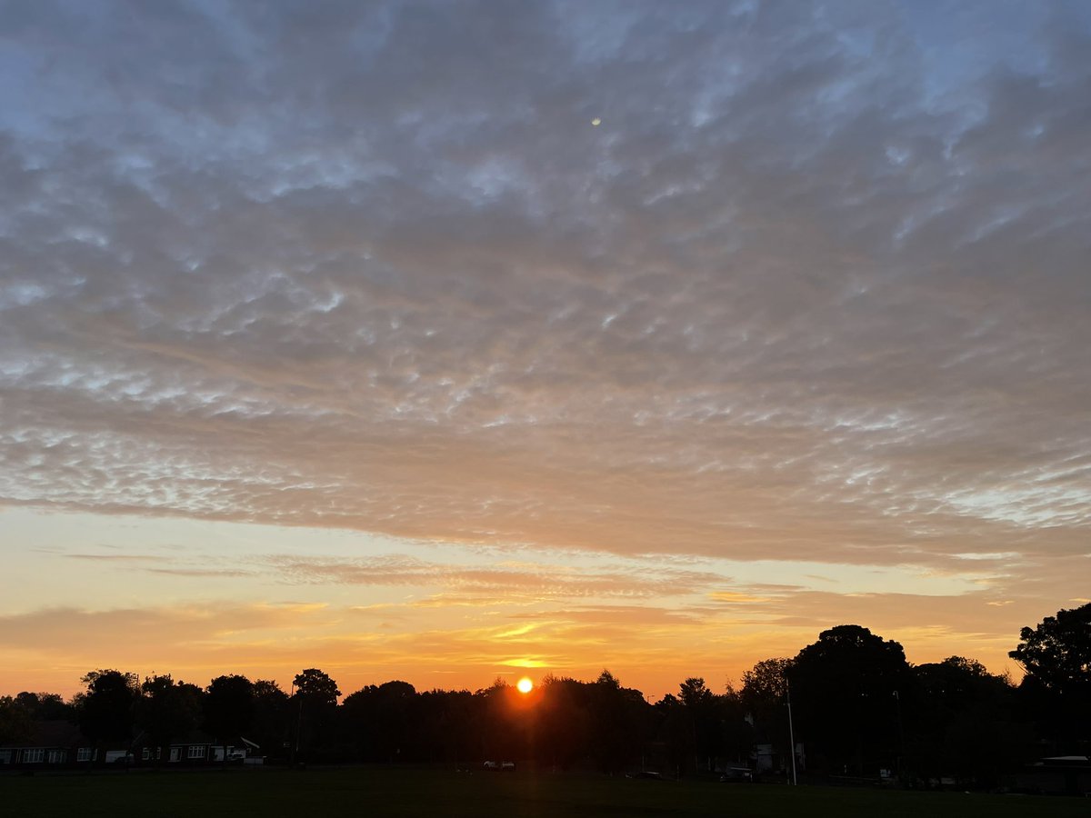BeckyDewhurst's tweet photo. October Mornings are special 🍁 https://t.co/ERaIT7SR7T