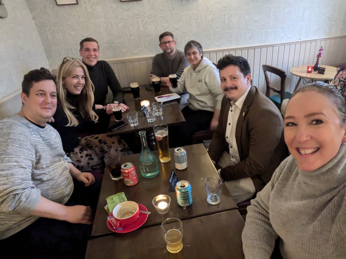 anna_arque's tweet image. Quin goig tornar a Escòcia i fer-ho amb tota la família @ICECintl Ahir a Edinburgh escalfant motors, avui 15 delegacions ens trobem al Parlament Escocès. 
Afegint nous amics amb els qui compartim la nostra constant lluita per la independència #OwningOurFutures @ScotConvention