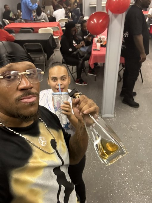 Vegas Strong’s pics and videos