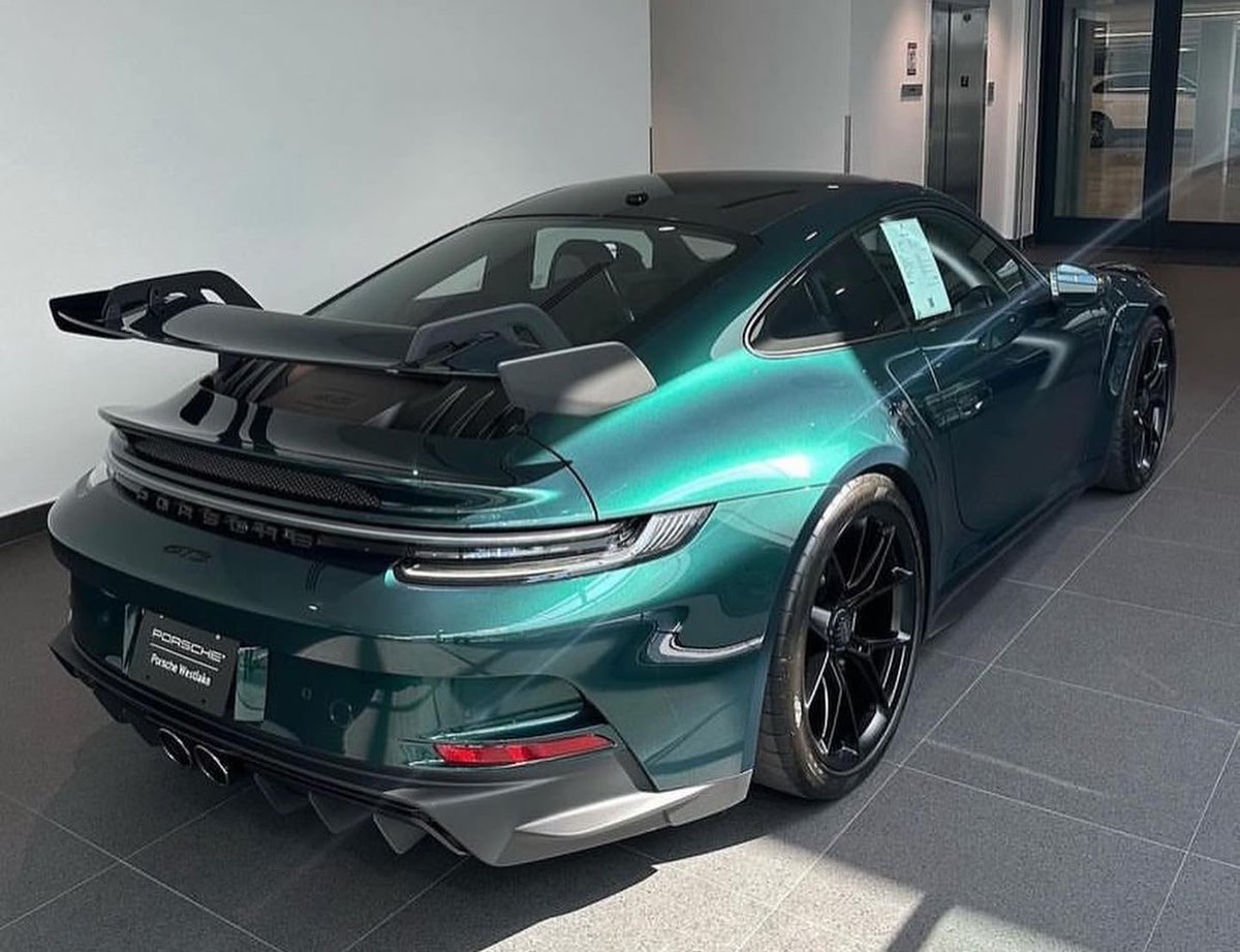carpxrnpicx's tweet photo. Porsche 992 GT3 https://t.co/Cc8NTlLEHd