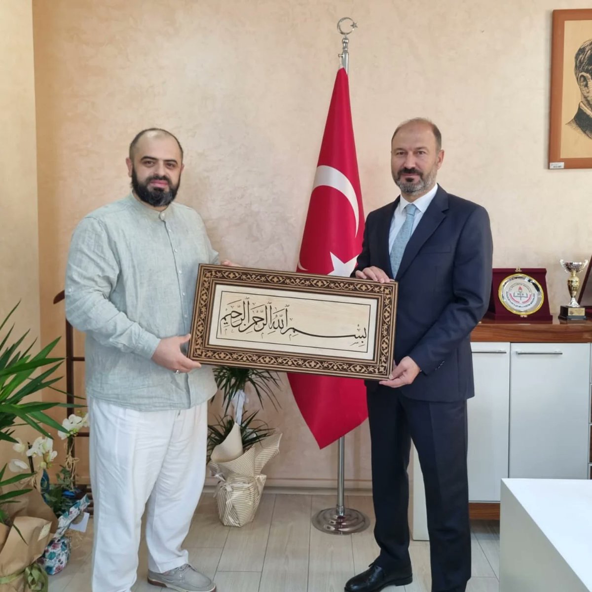 agdbevler's tweet photo. Bahçelievler İlçemize yeni atanan İlçe Milli Eğitim Müdürü Sayın  Murat Karabulut beyfendiye ziyaret ettik. Yeni görevlerinde başarılar dileriz... https://t.co/fwe5r2UcnR