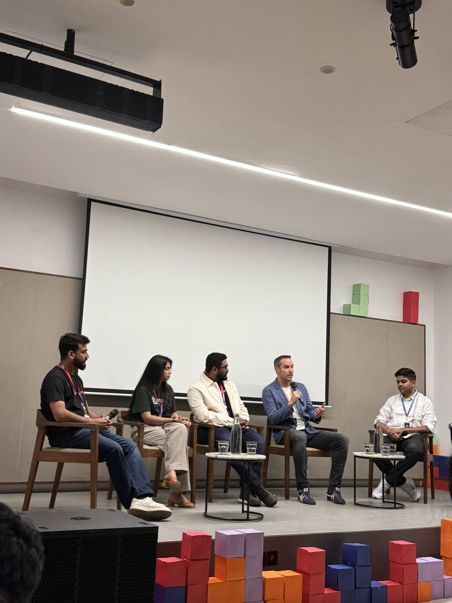 SubhamJogani's tweet photo. And thats a wrap to the first edition of Shop Quest ! 
Kudos to the @foxsellapp team for putting up a great event @PrakharS96 @adhithya_vijai 

An amazing panel with @jon_kennedy1 @Swetamohanty94 @eternerd @_maheshwari_ji @debgotwired https://t.co/Q1ZE4tyPGR