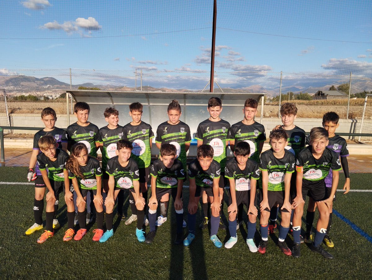 SportingVegas's tweet photo. El Infantil B sportinguista cayó por la mínima, 1-2, ante el CD Loja, en un partido que fuimos ganando y que nos remontaron en el tramo final.
Buenas sensaciones, muy buenas 💚💚⚽⚽🖤🖤
#SiempreVerdes 
#CreciendoJuntos 
#representamosavegasdelgenil https://t.co/jvMGLEZ5y9
