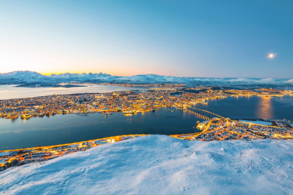 Planning a trip to Norway? ✈️ Make the most out of the brand-new direct flights from Bristol to Tromsø. Between 5 December 2024 and 27 March 2025, you can be in Norway’s northernmost region in just three hours - perfect for a magical winter getaway. bit.ly/TromsoHolidays…