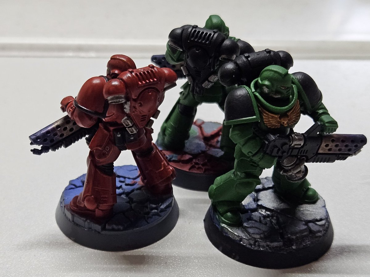 ryo_kog's tweet photo. 次はブラッドエンジェルカラーのインフェルヌス マリーン
赤レイヤーはムラになって難しい。
サラマンダーのレイヤー色WarpstoneGlowとは濃度が違うのかな？
#warhammer 
#ウォーハンマー https://t.co/oef1v6KYWN