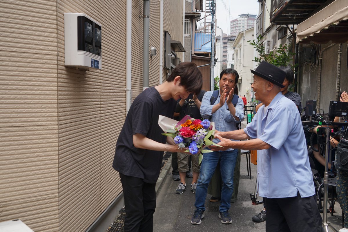 kinpara_tx's tweet photo. #錦糸町パラダイス
#錦パラ

#岡田将生 さんオールアップの
オフショット📸
1人の撮影が多かった岡田さんですが、
最後の撮影で整理整頓メンバーと
再会できました🙌💐

#賀来賢人
#柄本時生
#落合モトキ
#廣木隆一

👇全話配信中
#Lemino
https://t.co/4Df9Czib18

 #UNEXT
https://t.co/CxkOojnWyT https://t.co/EhdgtWiqdD