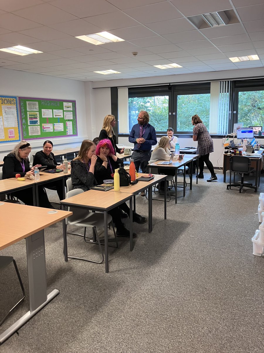 Great to see so many staff at AI CLPL digital session led by Ms Glover!