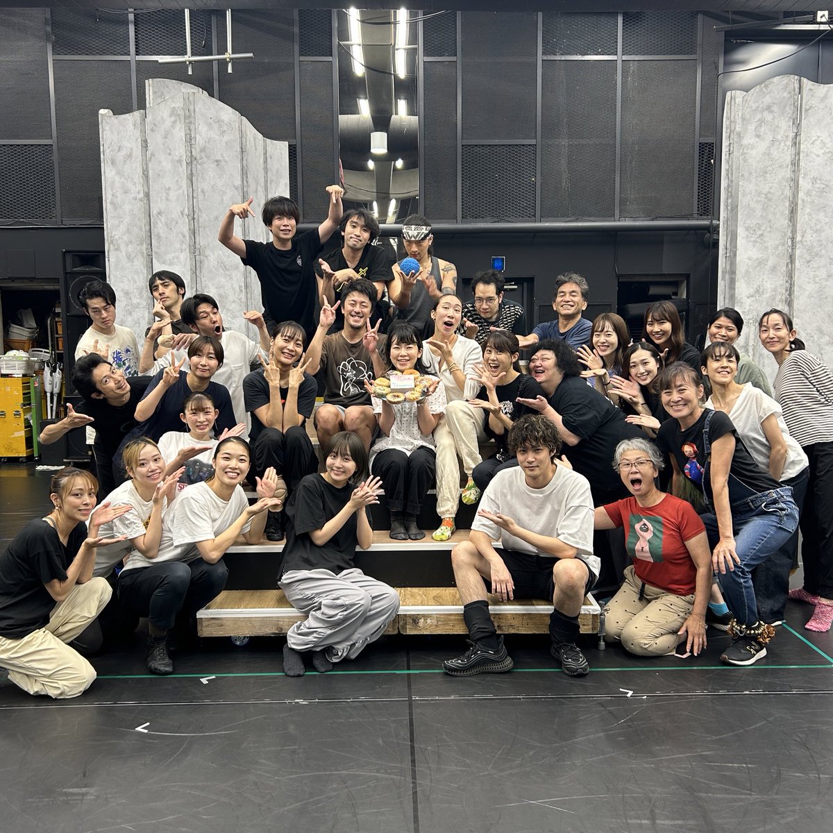 音楽劇あらしのよるに
大千穐楽を迎えることができました。

私は学生の頃、芸術鑑賞が大好きでした。

大好きな作品、あたたかいカンパニーの皆さんと、誰一人欠けることなく走り切れて幸せいっぱいです。

日生劇場に足を運んでくださった皆様、全国で18500人の小学生の皆様、有り難うございました！