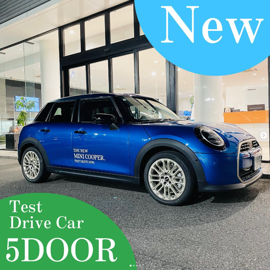 GlanzMini's tweet photo. 【MINI千葉】
THE NEW MINI COOPER 5DOOR.
10/5(土)-6(日)デビュー‼️
新しい5DOORの試乗車です✨
グレードは「MINI COOPER C」、
ガソリンモデルです♪
とっても綺麗な“青らしい青”ですので
ぜひ見に来て乗ってみて下さい😊
#MINI千葉 #新型5ドア #minicooper5door
#ミニクーパー #f65 #試乗 https://t.co/oFSI5zecVK