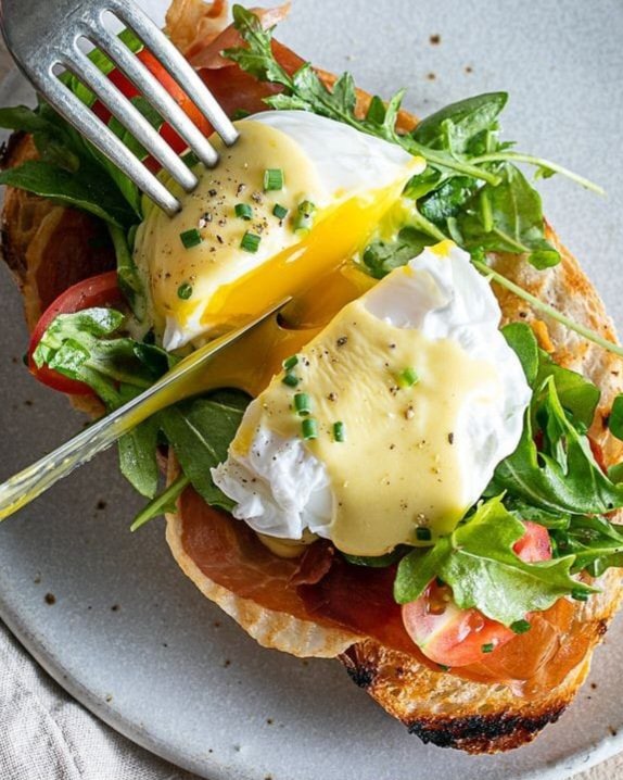 Eggs Benedict or Eggs Royale, which do you prefer? 
Back on the weekend menu!!