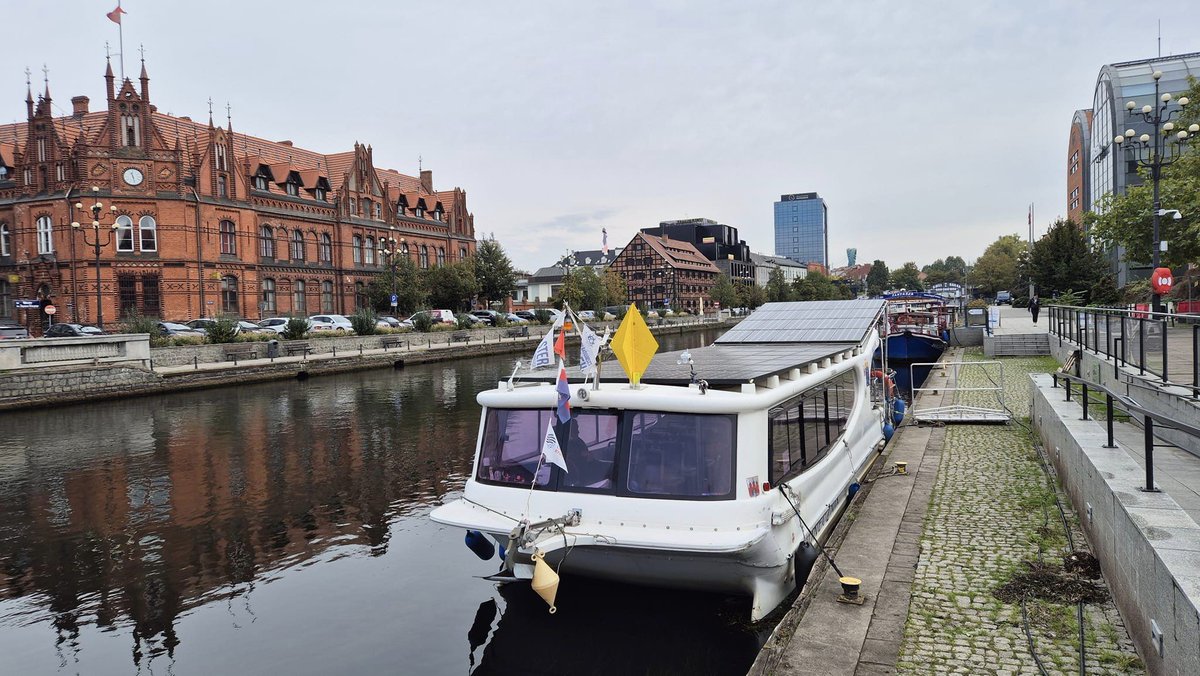 TBydgoski's tweet photo. #Bydgoszcz zaprasza na romantyczne przejażdżki, ale....
https://t.co/VMl7xETqLp https://t.co/h8UN6oVLbP