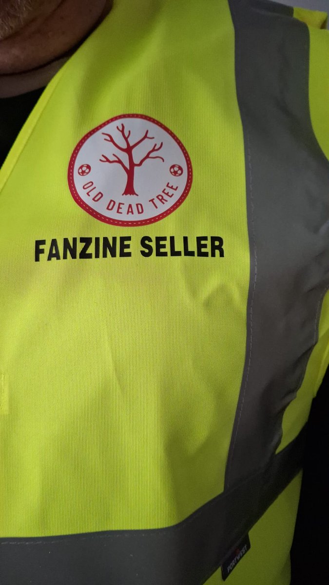 OldDeadTreeSCFC's tweet image. 🔴🔴 M A T C H D A Y 🔴🔴

Did you know that you can grab issue 1 of The Old Dead Tree today? 

Keep an eye out for our official sellers vests to get yours (modelled here by the one and only @kevwright69 )

£3 cash only - available near all the entrances to the ground!