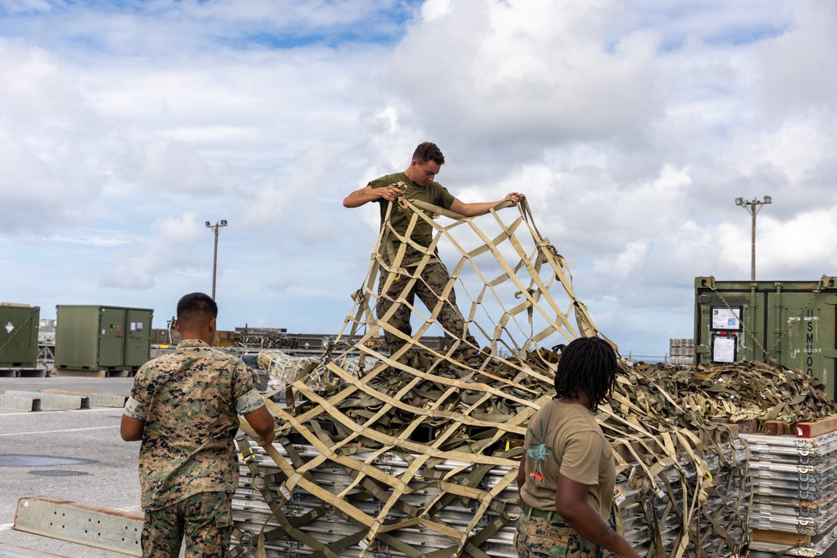 IIIMEF's tweet image. Relief efforts heading to Philippines 

#Marines with #IIIMEF and @1stMAW_Marines load supplies on a KC-130J Super Hercules bound for the Philippines during humanitarian assistance and disaster relief operations following Typhoon Krathon (Julian).