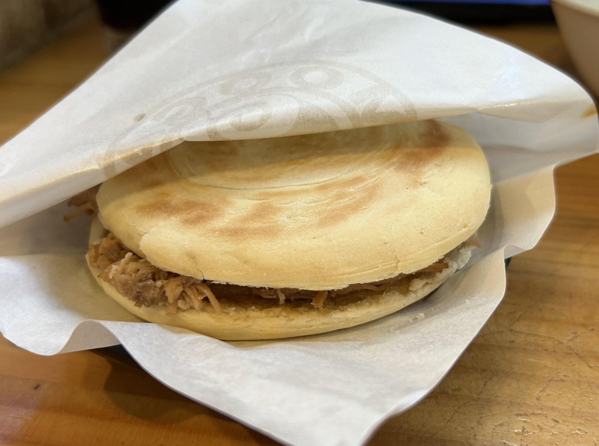 Burger_Research's tweet photo. 中国西安の本格的中華バーガー、秋葉原のMOOGA様の記事になります🍔
https://t.co/yJGlskLURJ
#ハンバーガー #グルメバーガー #グルメ #肉 #中華料理
#MOOGA #モーガ #秋葉原 https://t.co/NjuJNfbLRH
