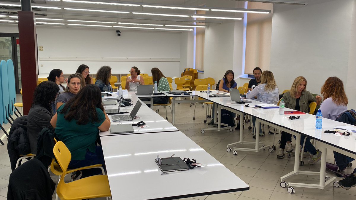 rosamariafelip's tweet image. First session of #TD4CLIL&amp;amp;FLE at the @EducacioUB