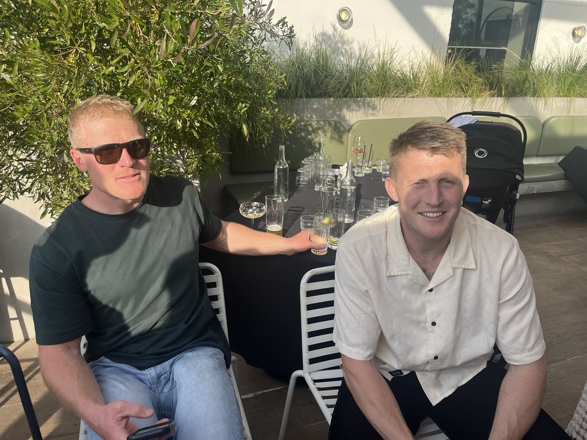 Ran into 2 albinos at the pub