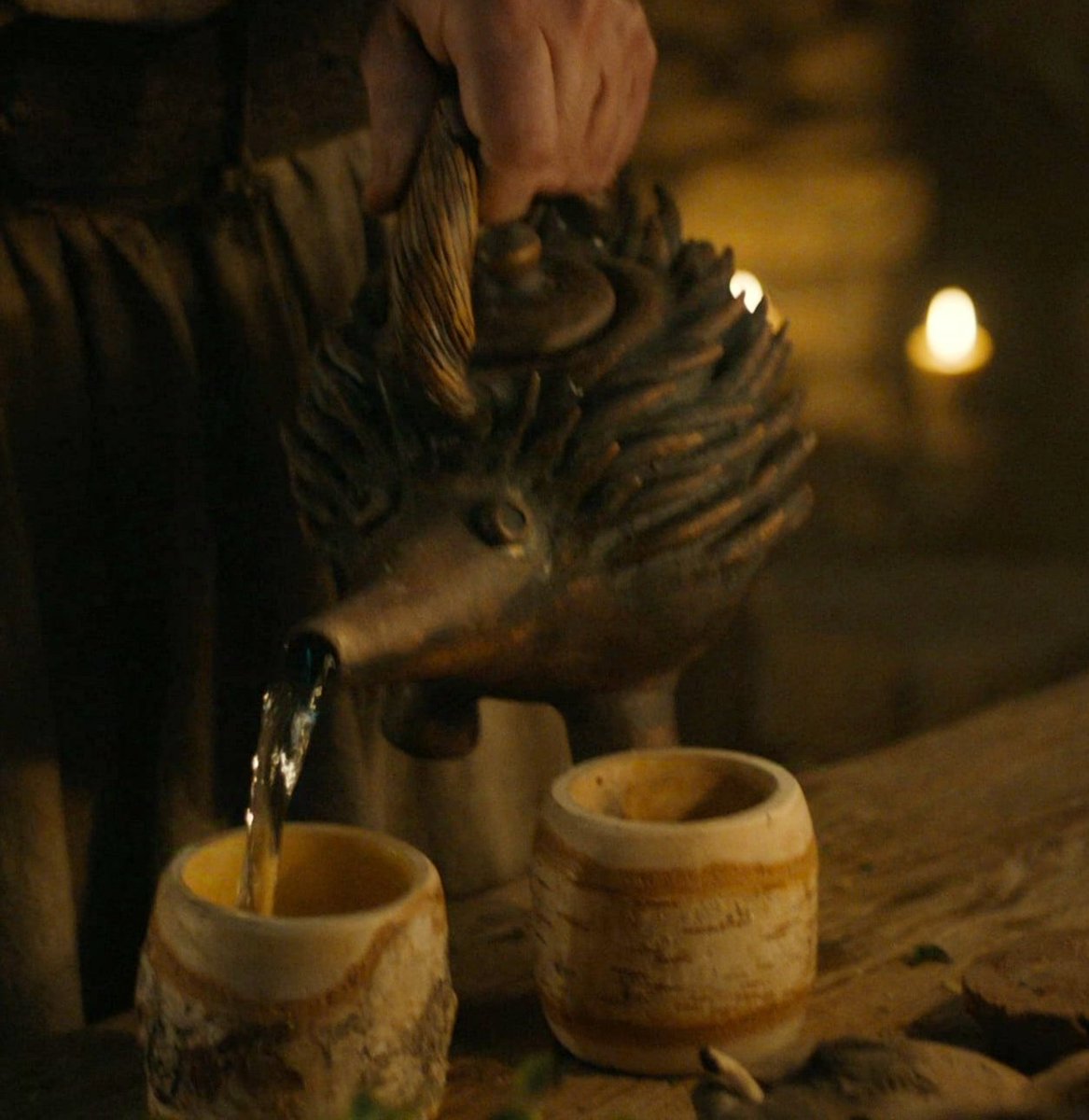 MyFluffyBonnie's tweet photo. In the end they gave us a close-up of the hedgehog teapot. I want my teapot. https://t.co/1obFtKHG3I