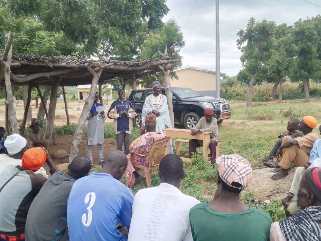 HumanityPurpose's tweet photo. #Décentralisation 03.10.2024
Tournée de sensibilisation de la mairie de #Mora (#Cameroun) sur la formation des comités du village &amp; comités de quartier. Le 2e Adjoint au Maire en Action à la Chefferie de #Bazlama (ou #Baldama).
 @Aboubakar_OMey @ActusCTD @RolyLondell @HEBDOS_actu https://t.co/mPo9oCENNU