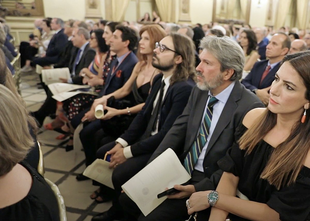 ramonazanon's tweet image. El pasado miércoles tuvo lugar en el @RealCirculoAmis  la apertura del nuevo curso académico de la @realacacordoba donde tuve la oportunidad de recibir el título como nuevo académico. Mi gratitud tanto al cuerpo académico como al presidente saliente y entrante.
