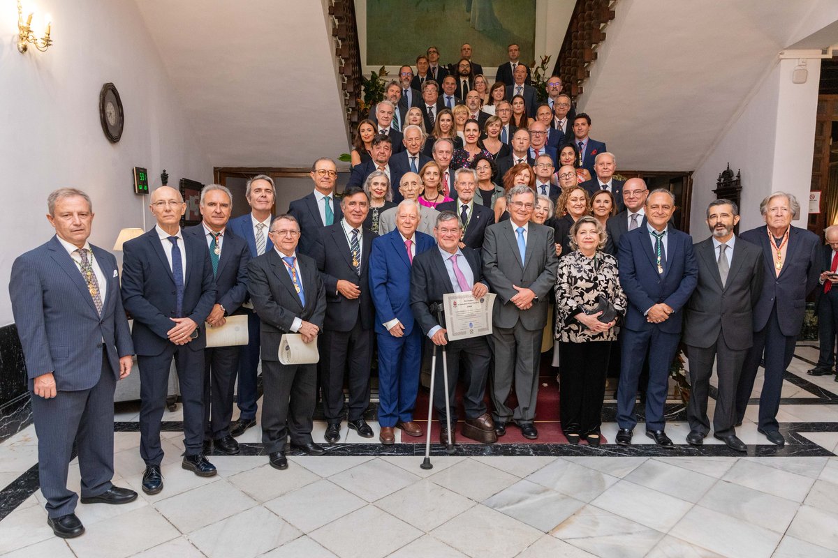 ramonazanon's tweet image. El pasado miércoles tuvo lugar en el @RealCirculoAmis  la apertura del nuevo curso académico de la @realacacordoba donde tuve la oportunidad de recibir el título como nuevo académico. Mi gratitud tanto al cuerpo académico como al presidente saliente y entrante.