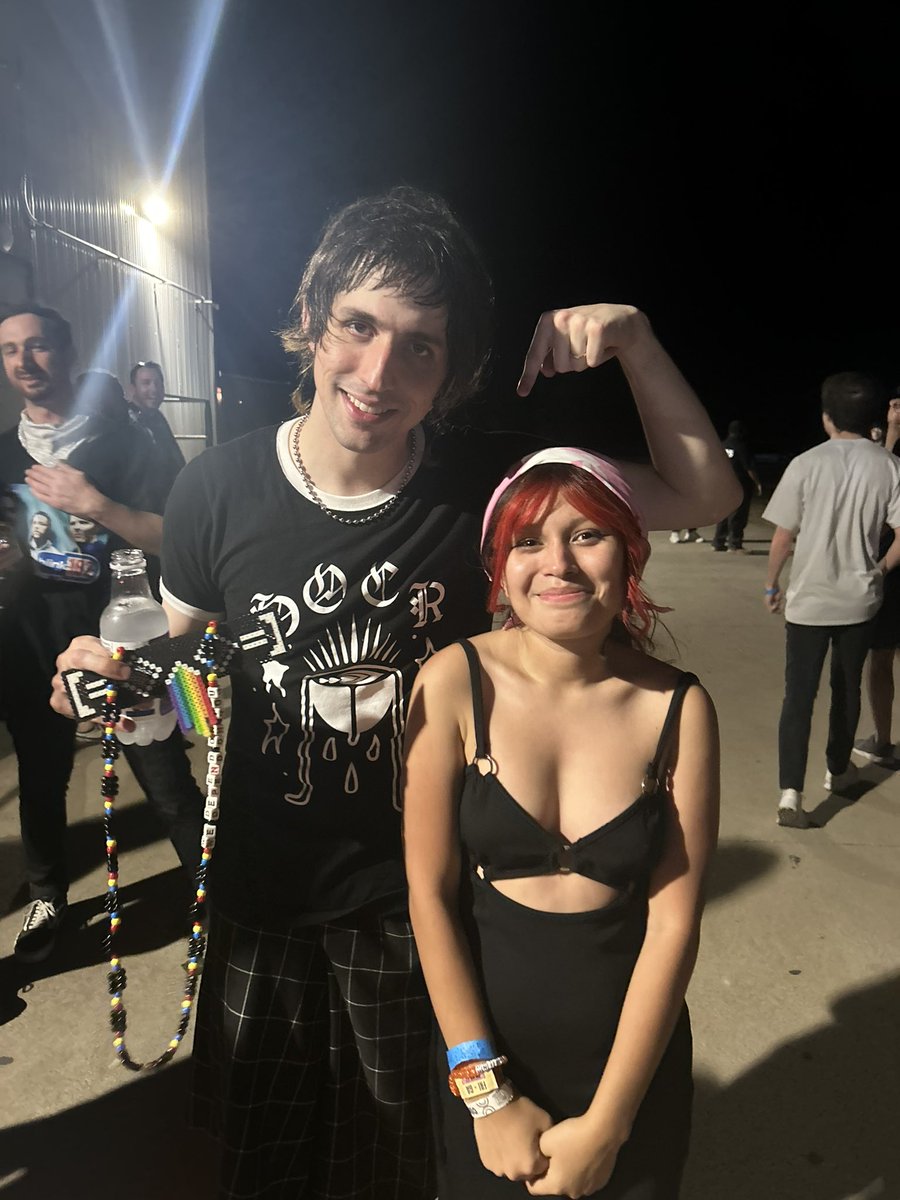INVUTAYY's tweet image. porter robinson meets porterobinsonn