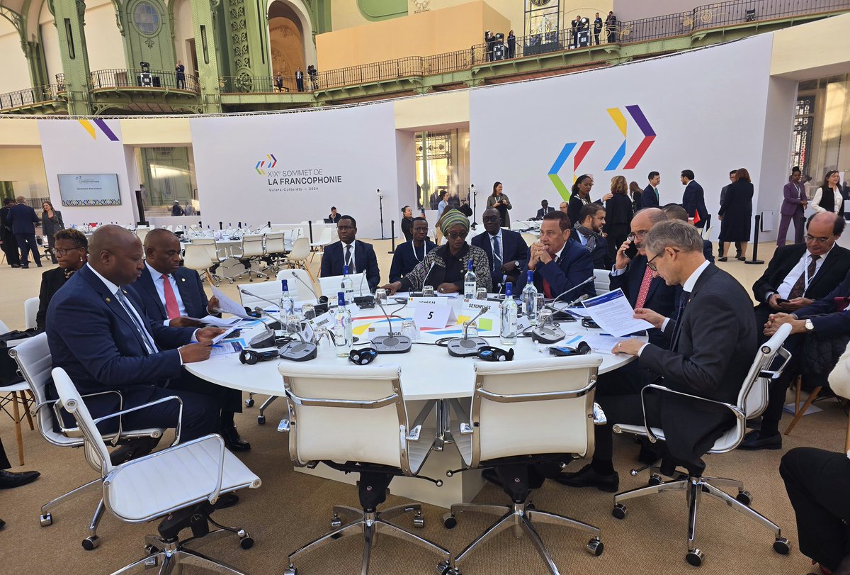 AShingiro's tweet photo. Jour-2 du 19ème Sommet de la #Francophonie à #Paris #France en format multithématique groupé. #Burundi 🇧🇮, Senegal 🇸🇳, Suisse 🇨🇭, #Togo 🇹🇬, #Tunisie  #Seychelles #Dominique #Gambie #Table5 https://t.co/YoZ9nkty71