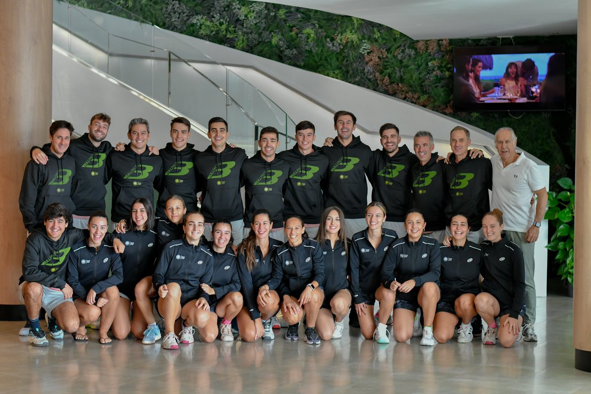 🎾 ¡Gran jornada para nuestras selecciones extremeñas! 🔥

Hoy sábado, nuestra selección femenina se enfrenta a  Murcia a las 11:15h💪💚

Mientras tanto, la Selección Masculina espera rival entre Asturias y Melilla para su próximo enfrentamiento.🏆💥

¡Vamos Extremadura!💚🤍🖤