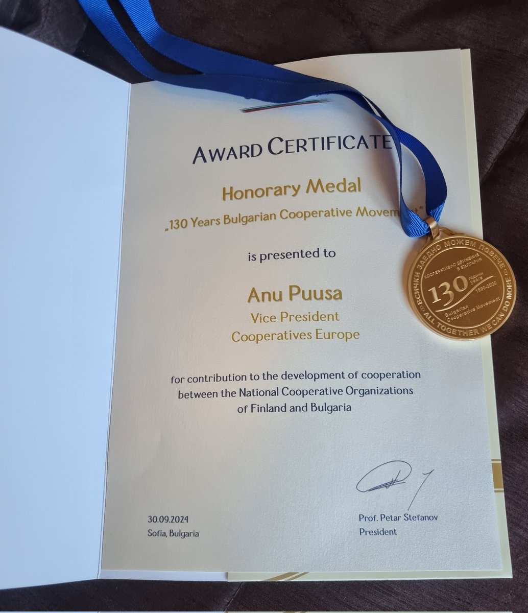 Keynote speech at the European Youth Cooperative Forum in Sofia Bulgaria. This 👇 I proudly took home with me🙏