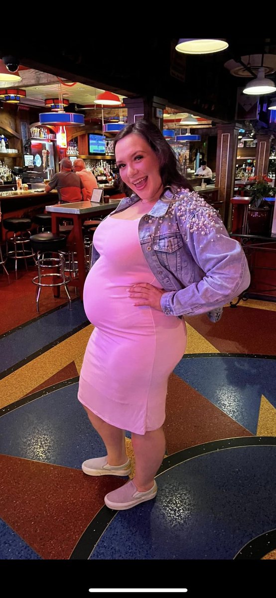 RebeccaDaPron's tweet photo. Meagan looks so cute pregnant!I’m so excited for her and of course me too! #december https://t.co/0iqBgwXbPd
