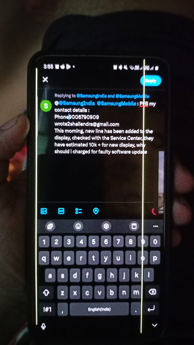 Shailendra16548's tweet photo. Day 4 of posting until Samsung replies and solves my problem....
White lines on my Samsung S21 FE after September security update
.
@SamsungIndia @SamsungMobile @SamsungMobileUS @Samsung 
#whiteline #Samsung #samsungindia #SamsungUnpacked https://t.co/6KS0hSkeJz